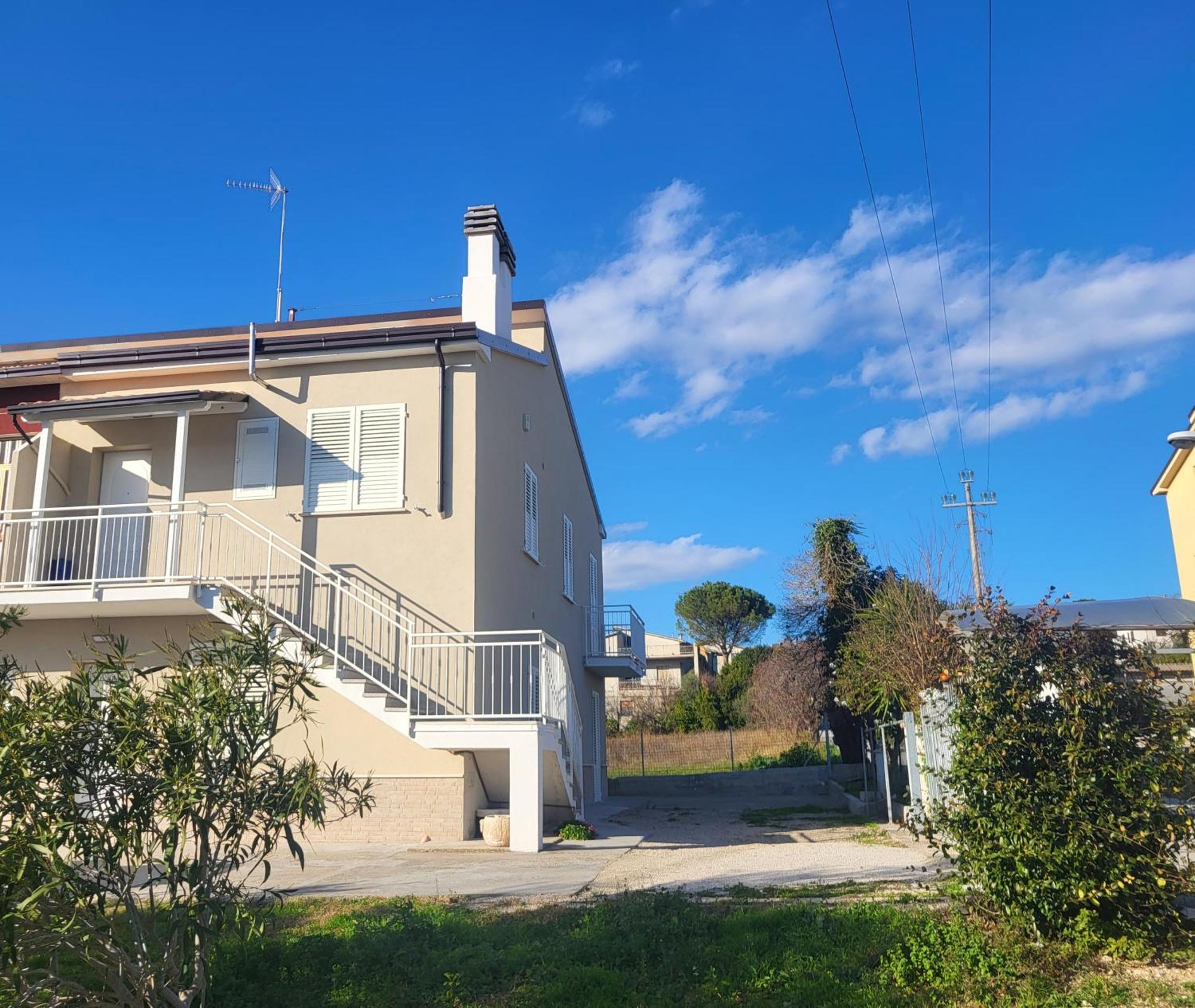 Casa Degli Ulivi - Apartment B Porto San Giorgio Exteriör bild